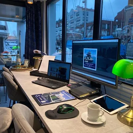 Dom Na Wodzie Botel *