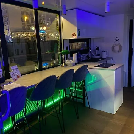 Botel Dom Na Wodzie *